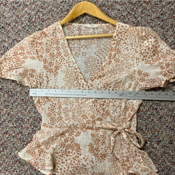 Mine Ivory and Tan Print Wrap Front Puffed Short Sleeve Peplum Gauze Top Size L - Picture 10 of 11